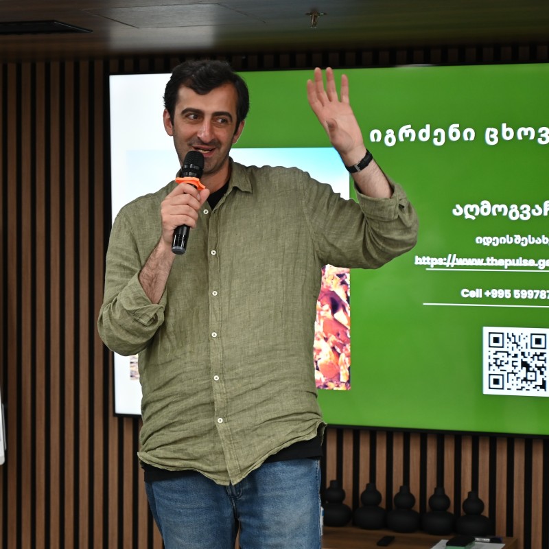 Kakhi
